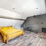 1 Bedroom In Apartment *